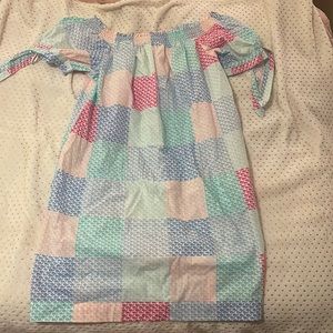 Never worn XL Vineyard Vines off shoulder dress.